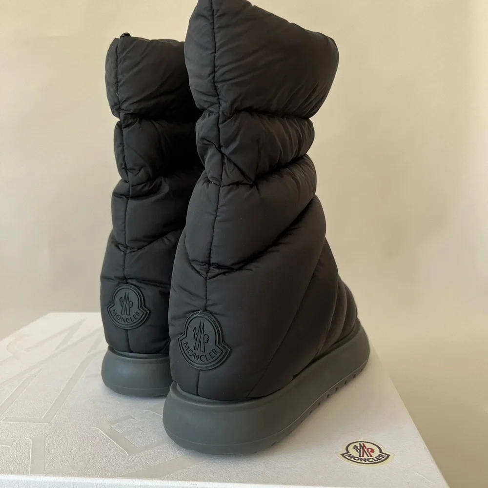 Moncler Gaia Mid Puffer Boots in Black - Picture 5 of 8